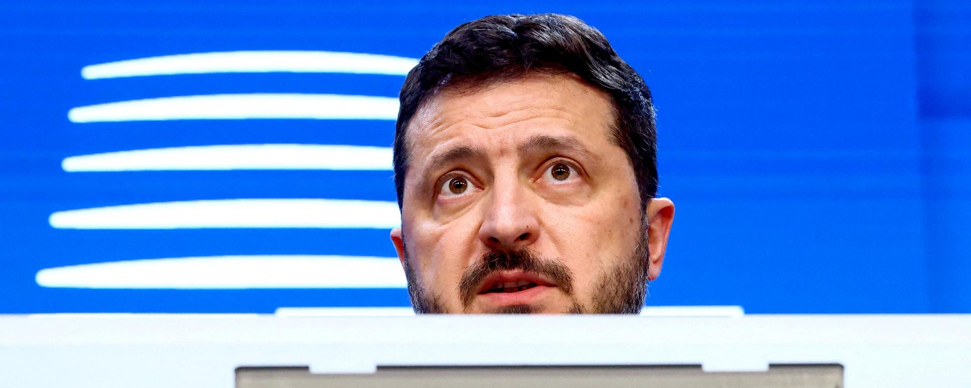 Владимир Зеленский на пресс-конференции во время саммита лидеров Европейского союза в Брюсселе, Бельгия, 16 октября 2026 года. - Sputnik Таджикистан, 1920, 27.10.2026