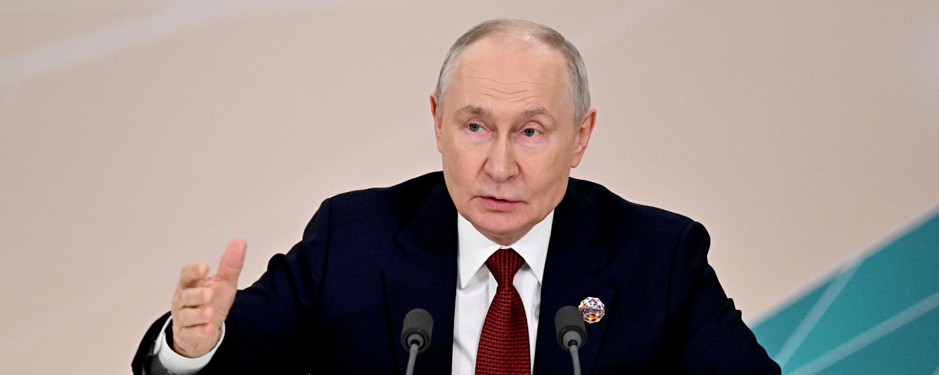 Президент РФ Владимир Путин выступает с заявлением для СМИ после пленарного заседания III Саммита Россия - Африка в Москве.  - Sputnik Тоҷикистон, 1920, 30.10.2026
