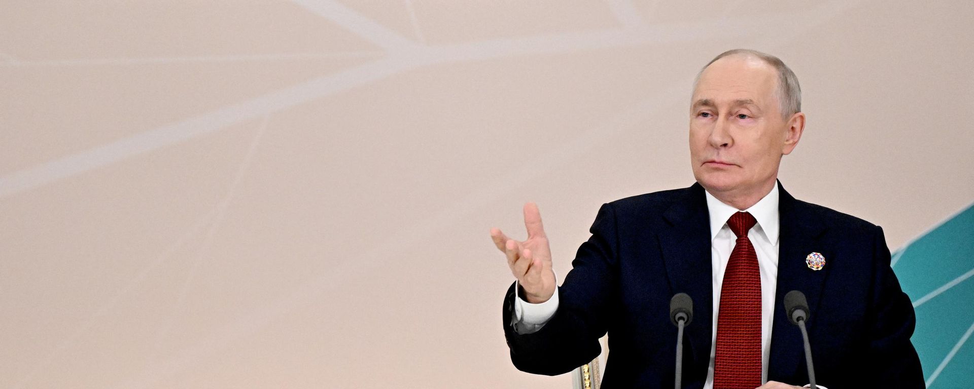Президент РФ Владимир Путин выступает с заявлением для СМИ после пленарного заседания III Саммита Россия - Африка в Москве.  - Sputnik تاجیکستان, 1920, 30.10.2026