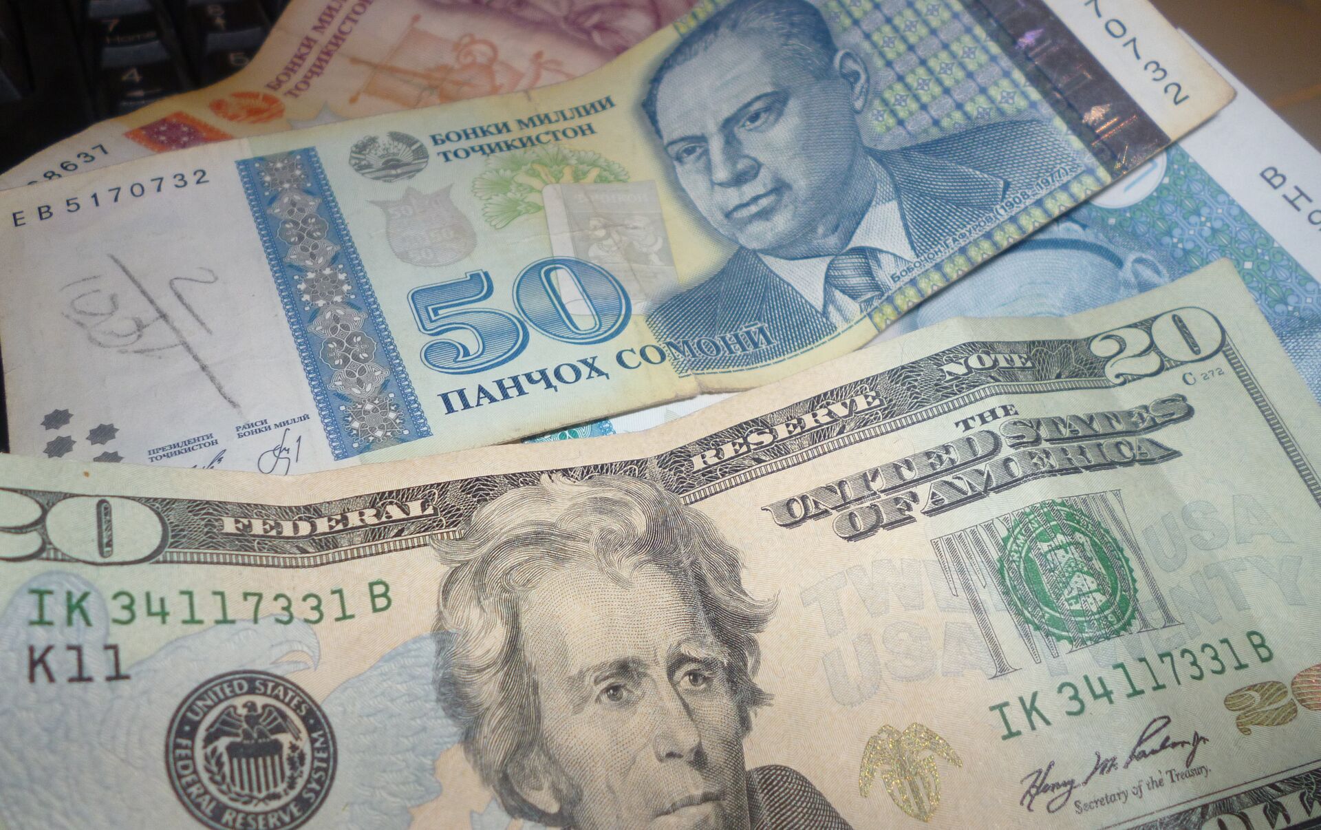 1000 долларов таджикистан