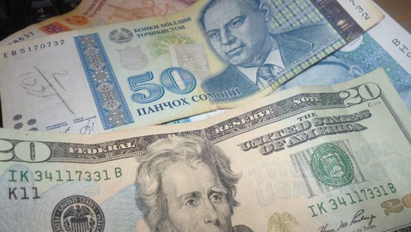 Доллары США и таджикские сомони - Sputnik Таджикистан