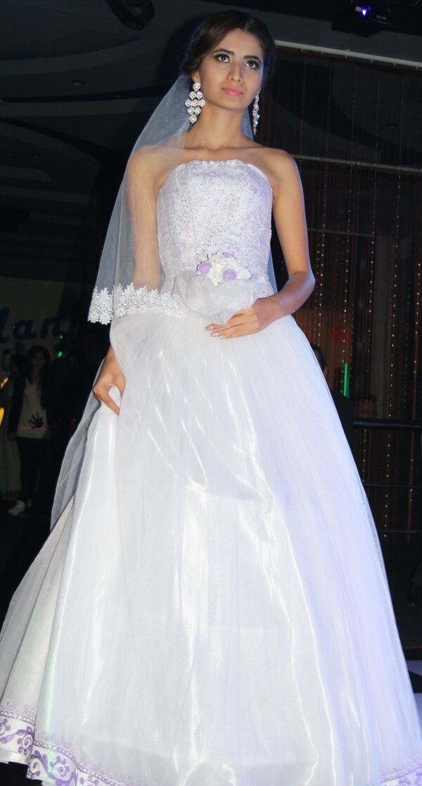 Показ свадебных платьев в Душанбе - Sputnik Таджикистан