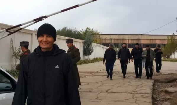 Зиндониёни афвшуда аз маҳбаси Ваҳдат Зиндониёни афвшуда аз маҳбаси Ваҳдат - Sputnik Тоҷикистон