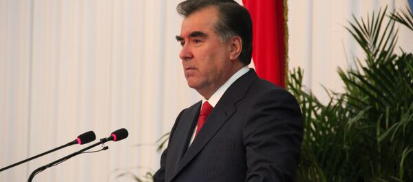 Раиси ҷумҳури Тоҷикистон Эмомалӣ Раҳмон. Акс аз бойгонӣ - Sputnik Тоҷикистон