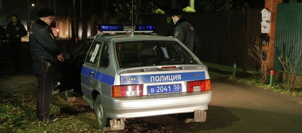 Пулис ба сӯи гурӯҳи қаллобон оташ мекушояд. Акс аз бойгонӣ. Пулис ба сӯи гурӯҳи қаллобон оташ мекушояд. Акс аз бойгонӣ. - Sputnik Тоҷикистон