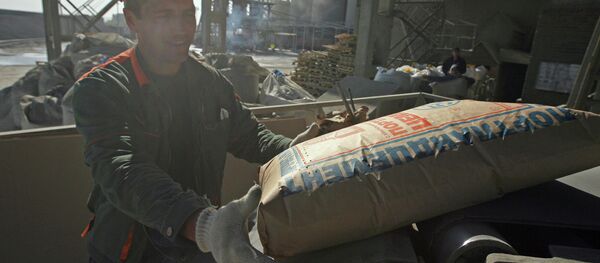 Производство цемента. Архивное фото Производство цемента. Архивное фото - Sputnik Тоҷикистон