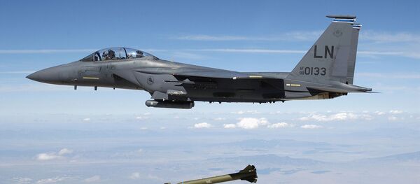 Ҳавопаймои амрикоии F-15E дар аёлати Юта бомба партоб мекунад. Акс аз бойгонӣ - Sputnik Тоҷикистон
