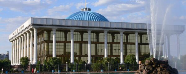 Бинои парлумони Ӯзбакистон. Акс аз бойгонӣ - Sputnik Тоҷикистон