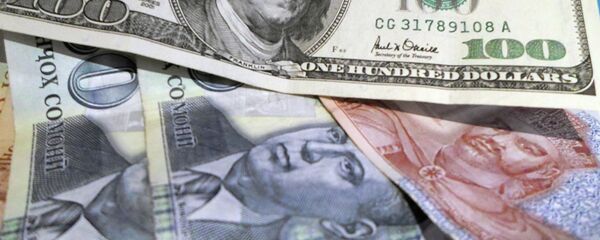 Доллары США и таджикские сомони, архивное фото - Sputnik Таджикистан