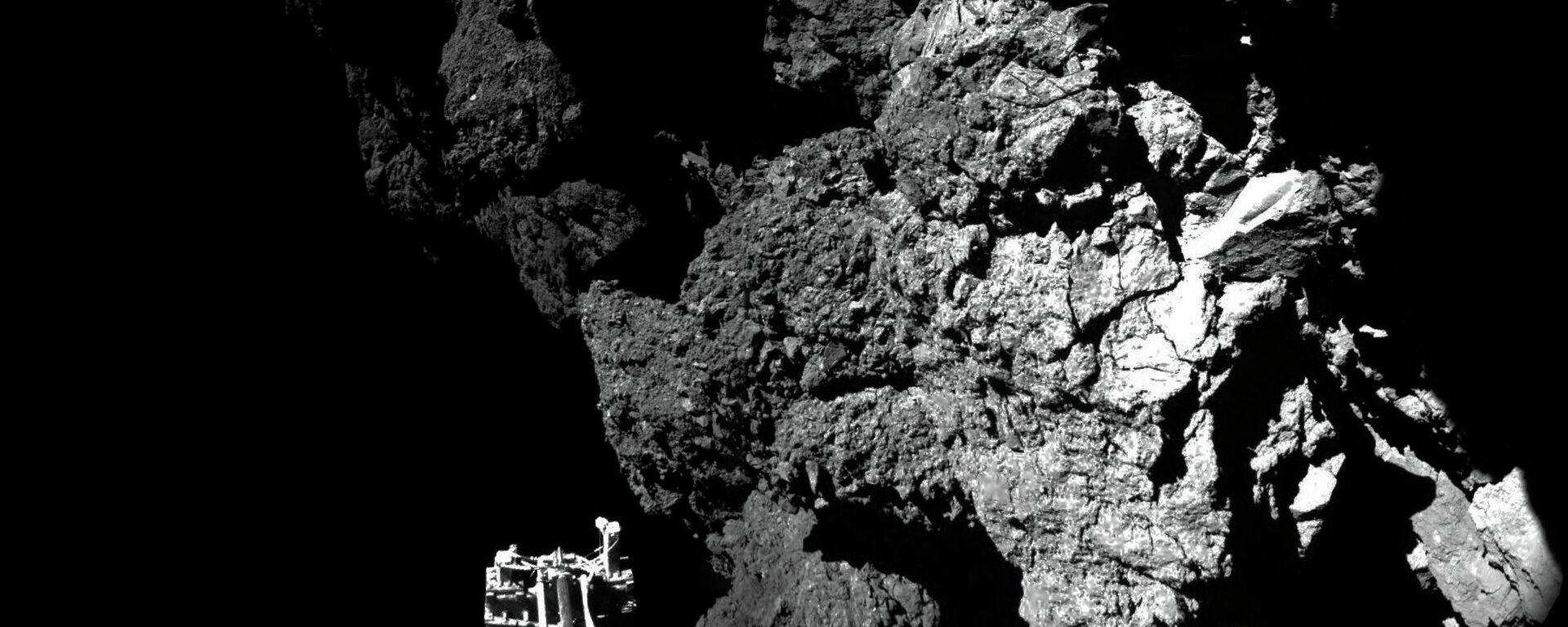Фотография кометы Чурюмова-Герасименко, сделанная космическим аппаратом Розетта (Rosetta). 12 ноября 2014 - Sputnik Таджикистан, 1920, 14.11.2014