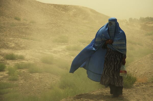 Афганская женщина в парандже. Архивное фото - Sputnik Таджикистан