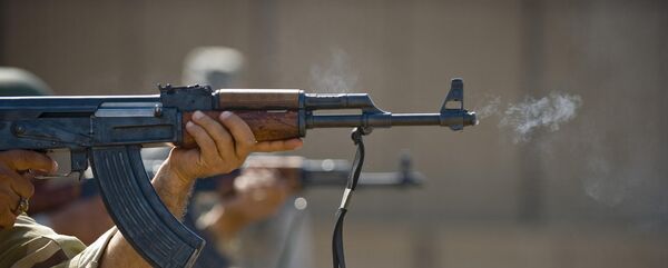 Стрельба из АК-47 - Sputnik Таджикистан