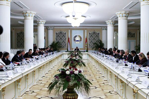 Заседание Консультативного Совета по улучшению инвестклимата при президенте Таджикистана. 17 ноября - Sputnik Таджикистан