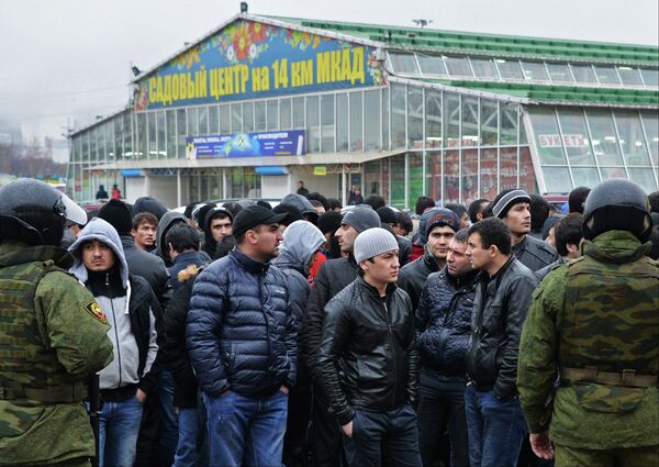 Полиция проверяет московский рынок Садовод. Архивное фото - Sputnik Таджикистан