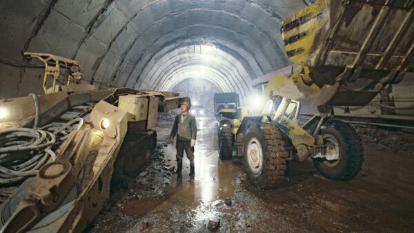 Строительство тоннеля Рогунской ГЭС. Архивное фото - Sputnik Таджикистан
