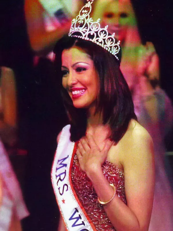 Зебосанами ҷаҳон - 2001. Адити Говитрикар (Ҳиндустон). Акс аз сомонаи Mrs. World Зебосанами ҷаҳон - 2001. Адити Говитрикар (Ҳиндустон). Акс аз сомонаи Mrs. World - Sputnik Тоҷикистон