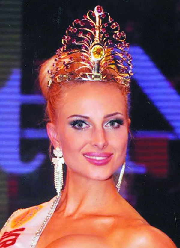 Зебосанами ҷаҳон - 2009. Виктория Радочинская (Русия). Акс аз сомонаи Mrs. World Зебосанами ҷаҳон - 2009. Виктория Радочинская (Русия). Акс аз сомонаи Mrs. World - Sputnik Тоҷикистон