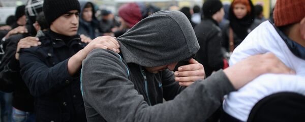 Полиция выявляет нелегальных мигрантов. Архивное фото Полиция выявляет нелегальных мигрантов. Архивное фото - Sputnik Таджикистан
