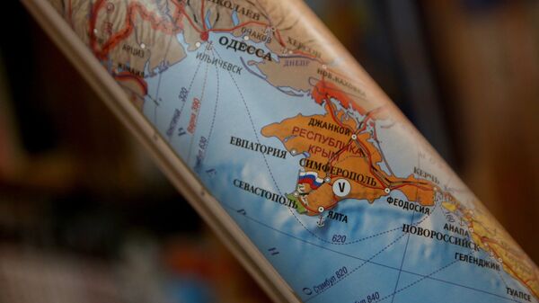 В Симферополе начали продавать политические карты, на которых Крым является частью России. Архивное фото - Sputnik Таджикистан