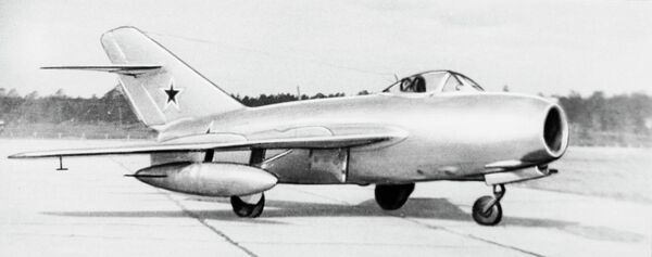 Военный самолет МиГ-15. Разработка КБ имени А.И. Микояна. Репродукция. - Sputnik Таджикистан