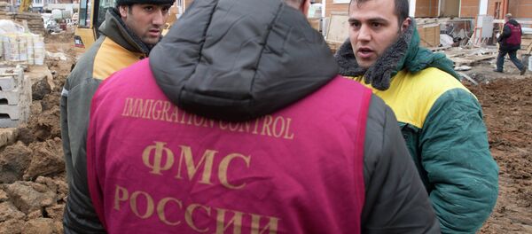 Рейд сотрудников ФМС. Архивное фото - Sputnik Таджикистан