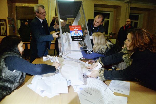 Подчет голосов на выборах в ДНР. Архивное фото - Sputnik Таджикистан
