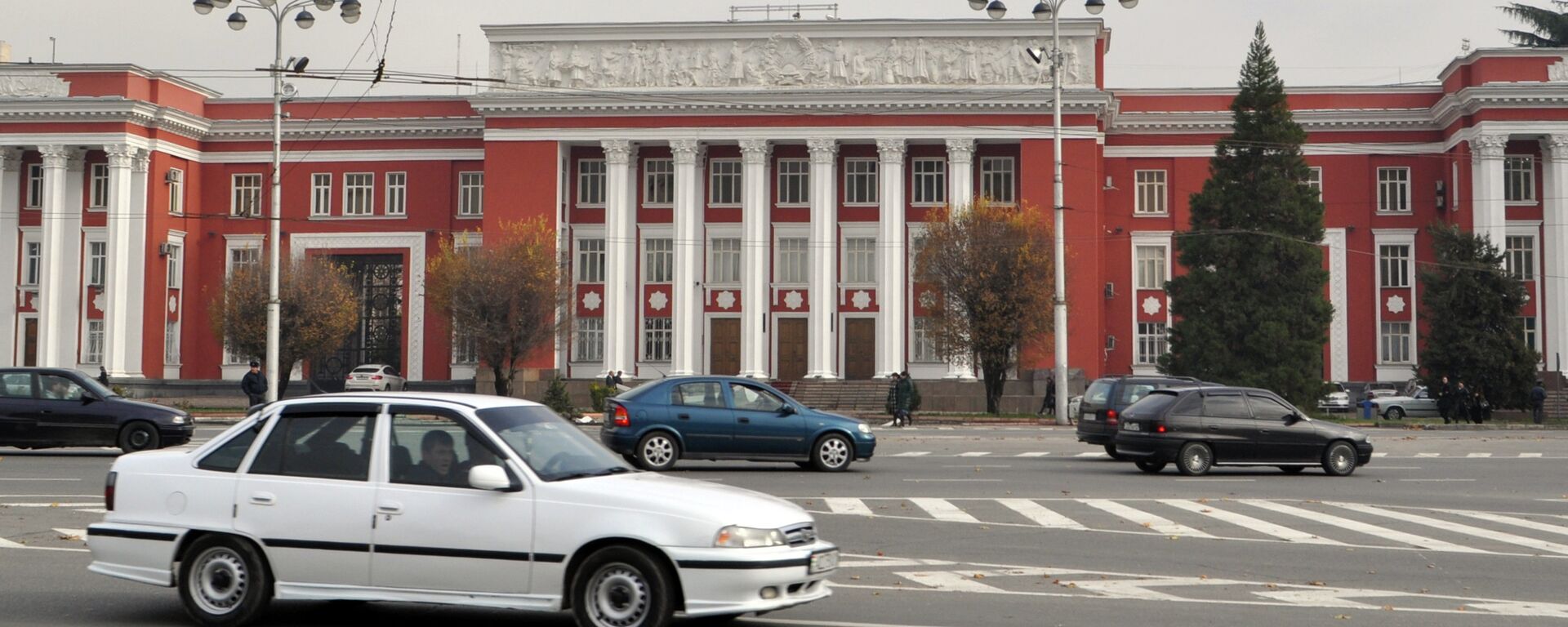 Здание парламента Таджикистана. Архивное фото - Sputnik Тоҷикистон, 1920, 25.02.2024