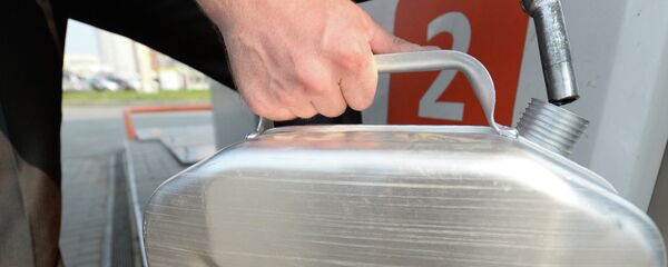 Работа автозаправочной станции. Архивное фото - Sputnik Таджикистан