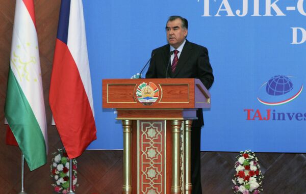Эмомали Рахмон на бизнес-форуме Таджикистана и Чехии. Фото: пресс-служба президента Таджикистан - Sputnik Таджикистан