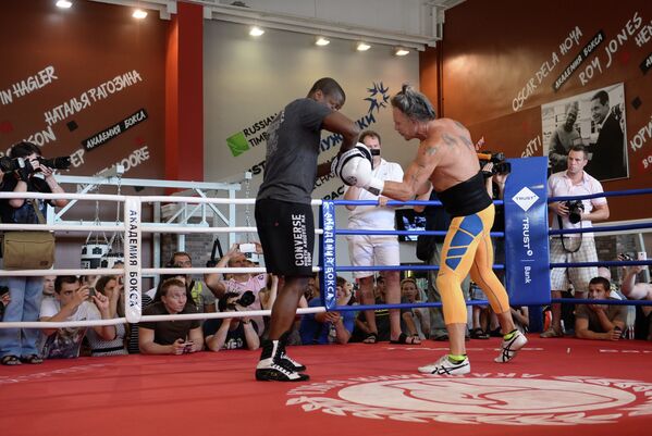 Американский актер Микки Рурк провел открытую тренировку по боксу в Москве - Sputnik Таджикистан
