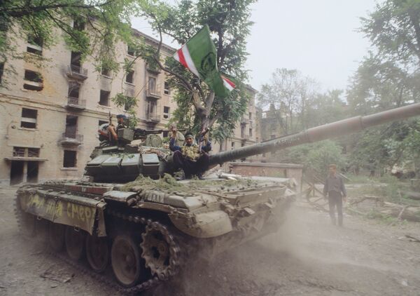 Представители чеченских вооруженных формирований в Грозном. Архивное фото - Sputnik Таджикистан