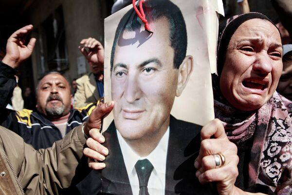 Столкновения сторонников и противников Хосни Мубарака в Каире. Архивное фото - Sputnik Таджикистан