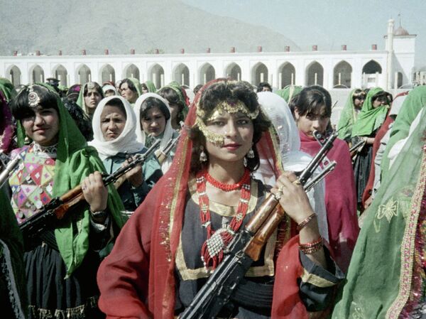 Афганские женщины из отрядов самообороны. Архивное фото - Sputnik Таджикистан