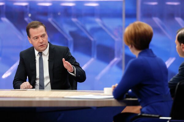 Интервью Д.Медведева российским телеканалам - Sputnik Таджикистан