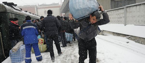 Трудовые мигранты. Архивное фото - Sputnik Тоҷикистон