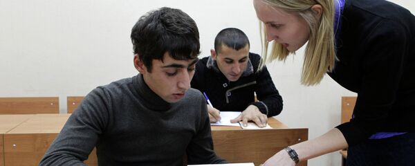 Супоридани имтиҳон барои гирифтани патент. Акс аз бойгонӣ - Sputnik Тоҷикистон