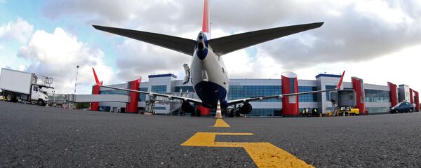 Стоянка в аэропорту. Архивное фото Стоянка в аэропорту. Архивное фото - Sputnik Таджикистан