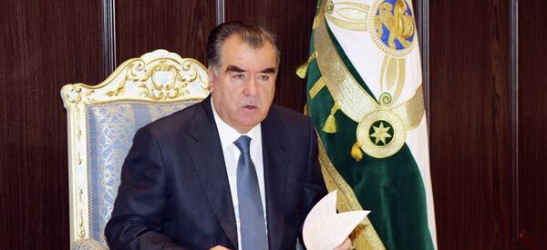 Эмомалӣ Раҳмон дар анҷумани XII-и ҲХДТ. Акс аз Хадамоти матбуотии райисҷумҳур - Sputnik Тоҷикистон