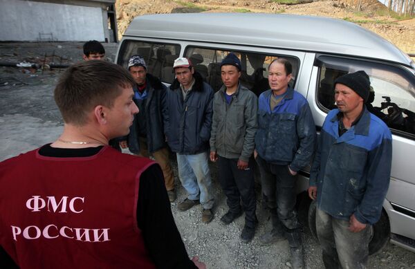 Рейд УФМС по выявлению нелегальных мигрантов. Архивное фото - Sputnik Таджикистан