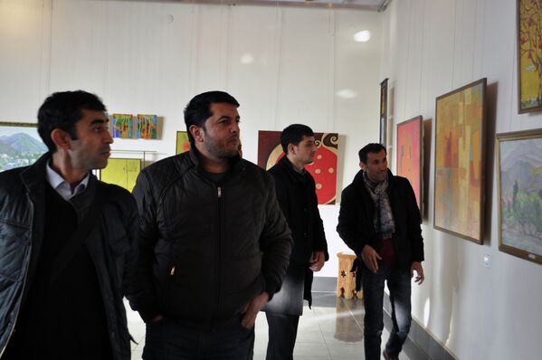 Выставка картин преподавателей худколледжа имени М. Олимова - Sputnik Таджикистан