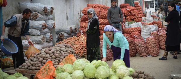 Бозори Шоҳмансур-и Душанбе. Акс аз бойгонӣ - Sputnik Тоҷикистон