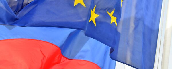 Флаги России и ЕС. Архивное фото Флаги России и ЕС. Архивное фото - Sputnik Таджикистан