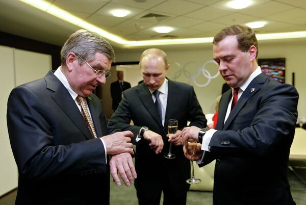 В.Путин и Д.Медведев посетили церемонию закрытия XXII зимних Олимпийских игр в Сочи - Sputnik Таджикистан