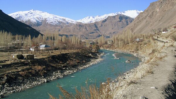 Граница Таджикистана с Афганистаном по реке Пяндж, архивное фото - Sputnik Таджикистан