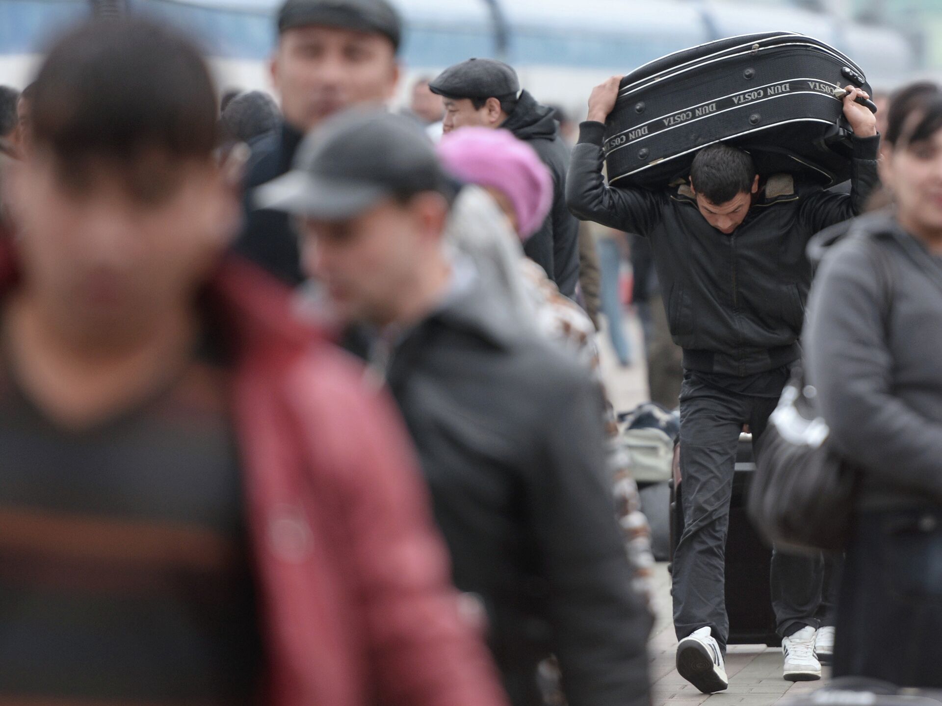 Что сейчас с мигрантами в россии происходит