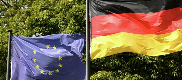 Парчами Иттиҳоди Аврупо ва Олмон дар Берлин Парчами Иттиҳоди Аврупо ва Олмон дар Берлин - Sputnik Тоҷикистон