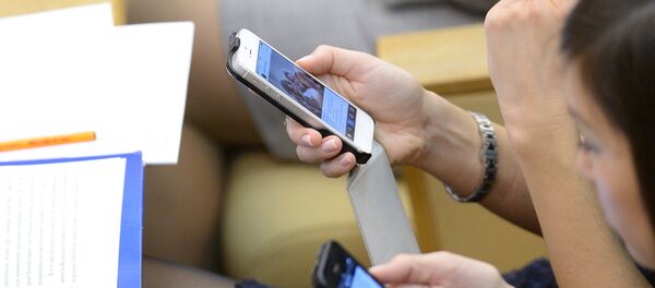 Телфони мобилӣ. Акс аз бойгонӣ - Sputnik Тоҷикистон