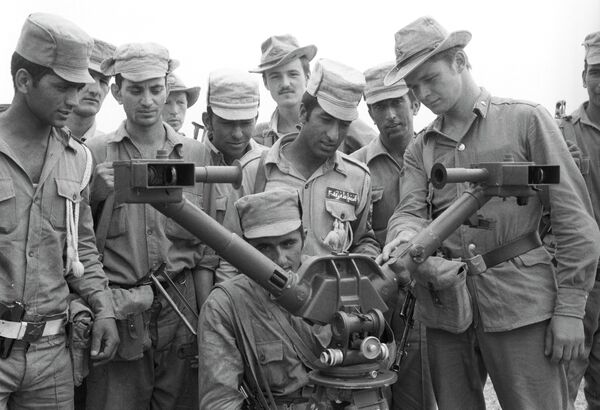 Ограниченный контингент советских войск в ДРА. Афганские воины в гостях у советских - Sputnik Таджикистан