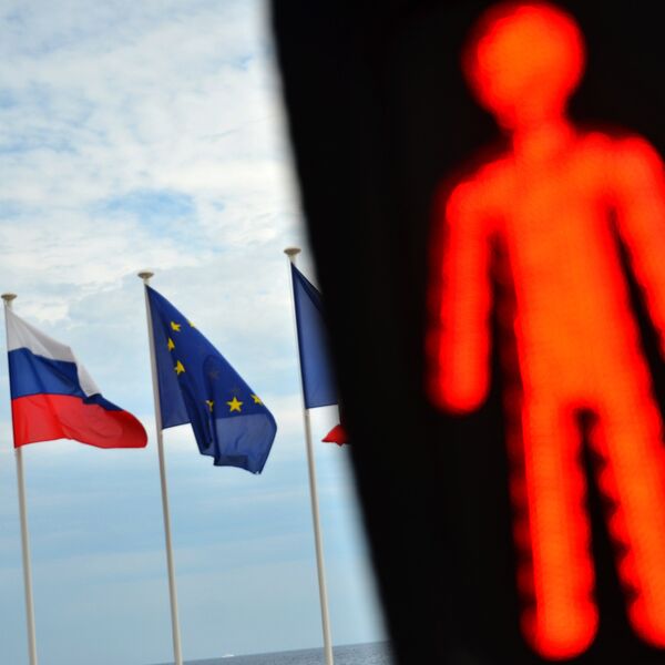 Флаги России, ЕС и Франции. Архивное фото. - Sputnik Таджикистан