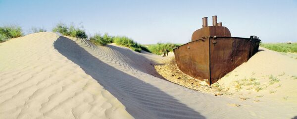 Пустыня на месте Аральского моря, архивное фото - Sputnik Тоҷикистон